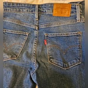 Levi high rise skinny jeans size 24